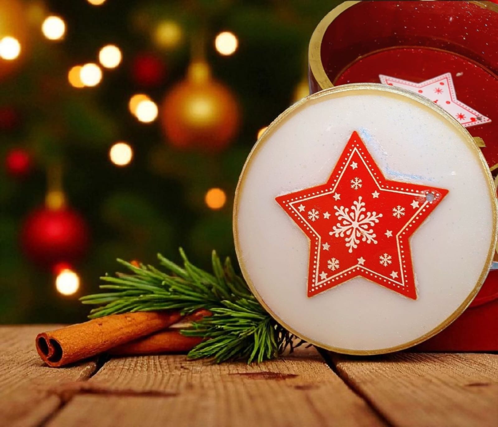Christmas Resin Coaster Set – 4 Heatproof Coasters with Holder, Red & White Star Ornament Design, Home Decor, Fast Shipping