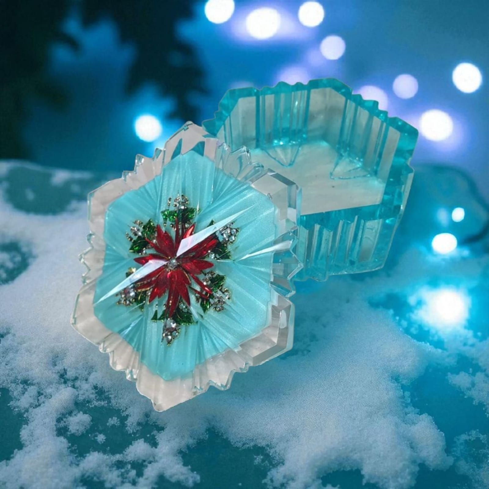 Epoxy Resin Snowflake Trinket Box – Light Blue Christmas Design with Brooch, Handmade Home Décor Gift