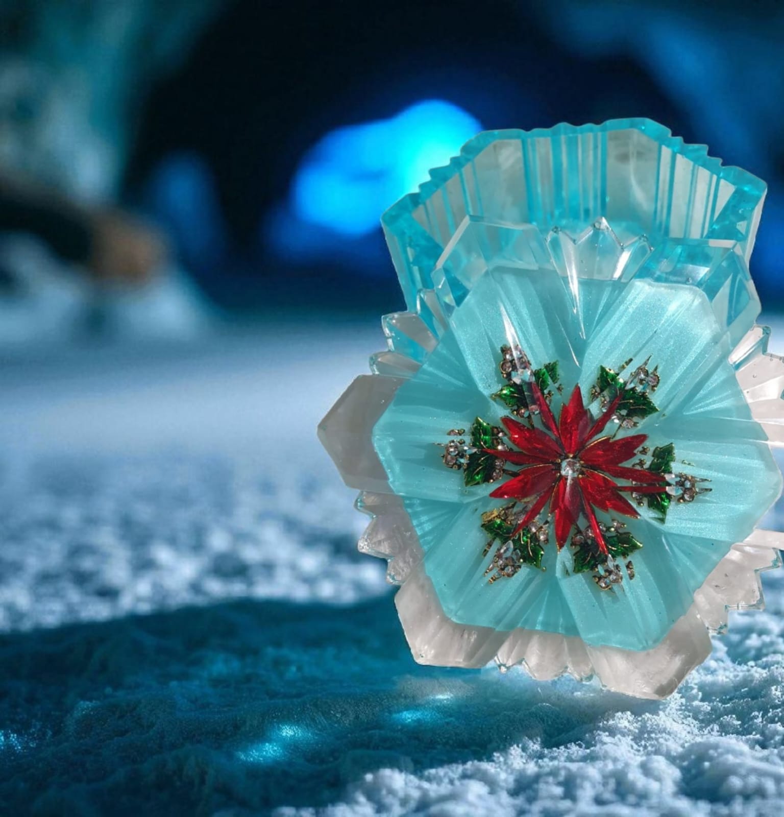 Epoxy Resin Snowflake Trinket Box – Light Blue Christmas Design with Brooch, Handmade Home Décor Gift