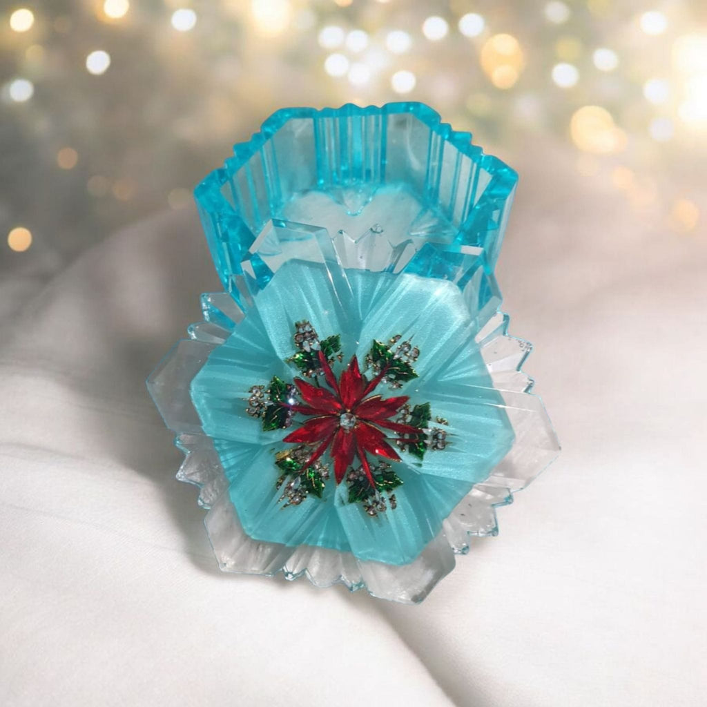 Epoxy Resin Snowflake Trinket Box – Light Blue Christmas Design with Brooch, Handmade Home Décor Gift