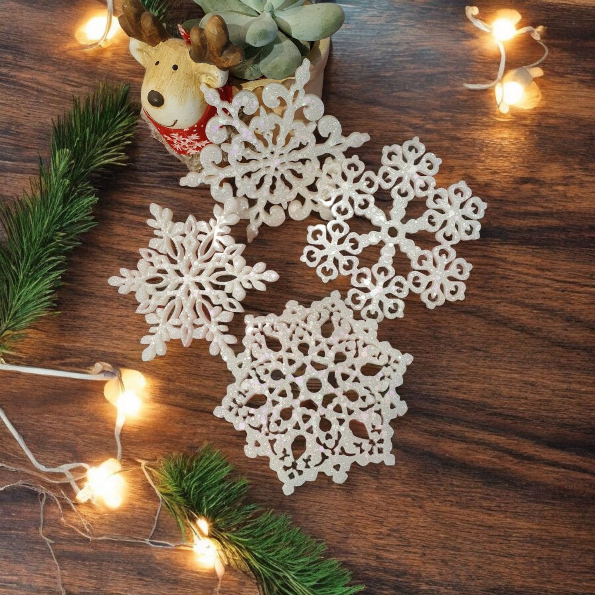 Snowflake Resin Coaster Set – 4 Heatproof Coasters, Ornamental Winter Design, Handmade Gift, Home Decor, Fast shipping