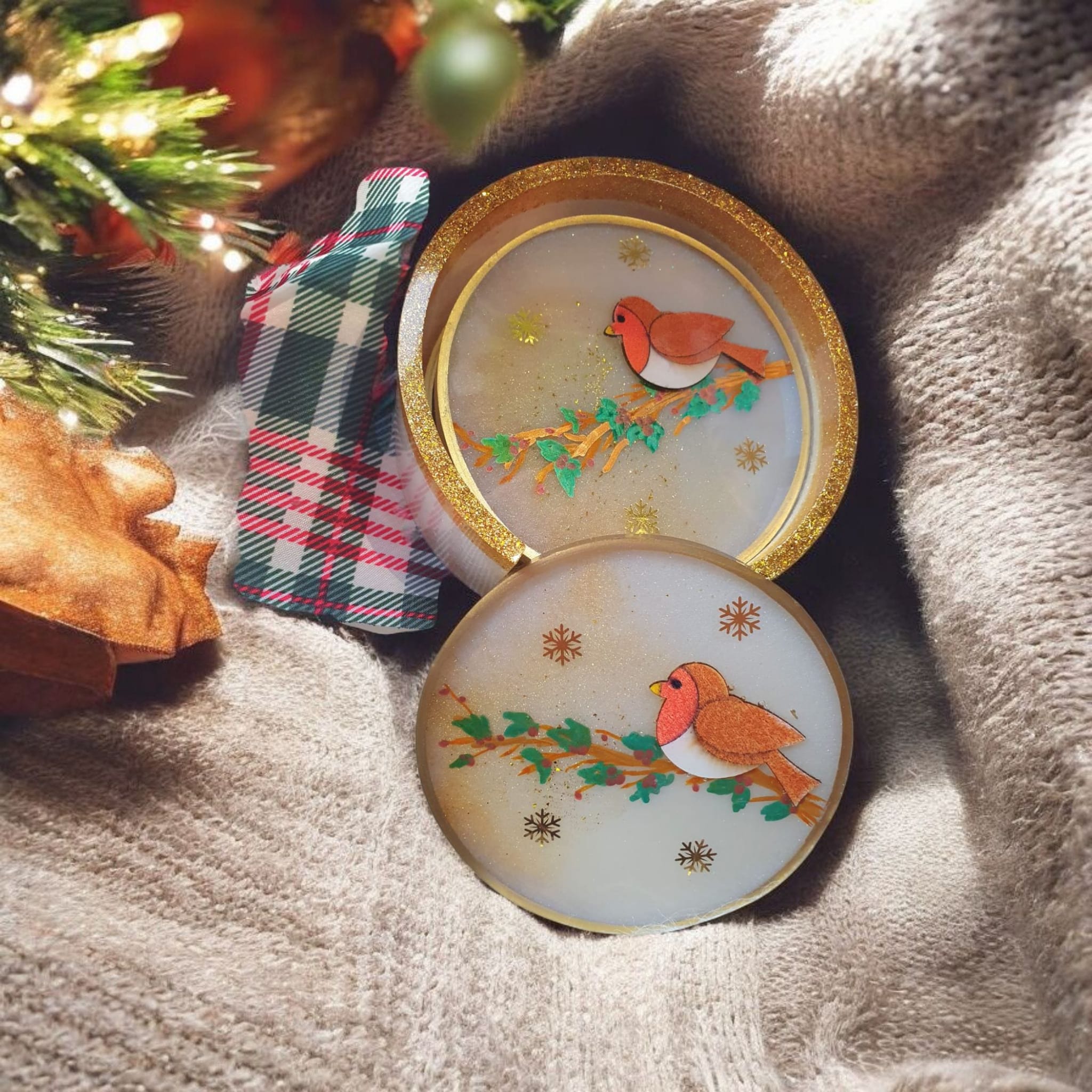 Christmas Robin Resin Coaster Set – 4 Heatproof Coasters with Holder, Festive Nature Gift