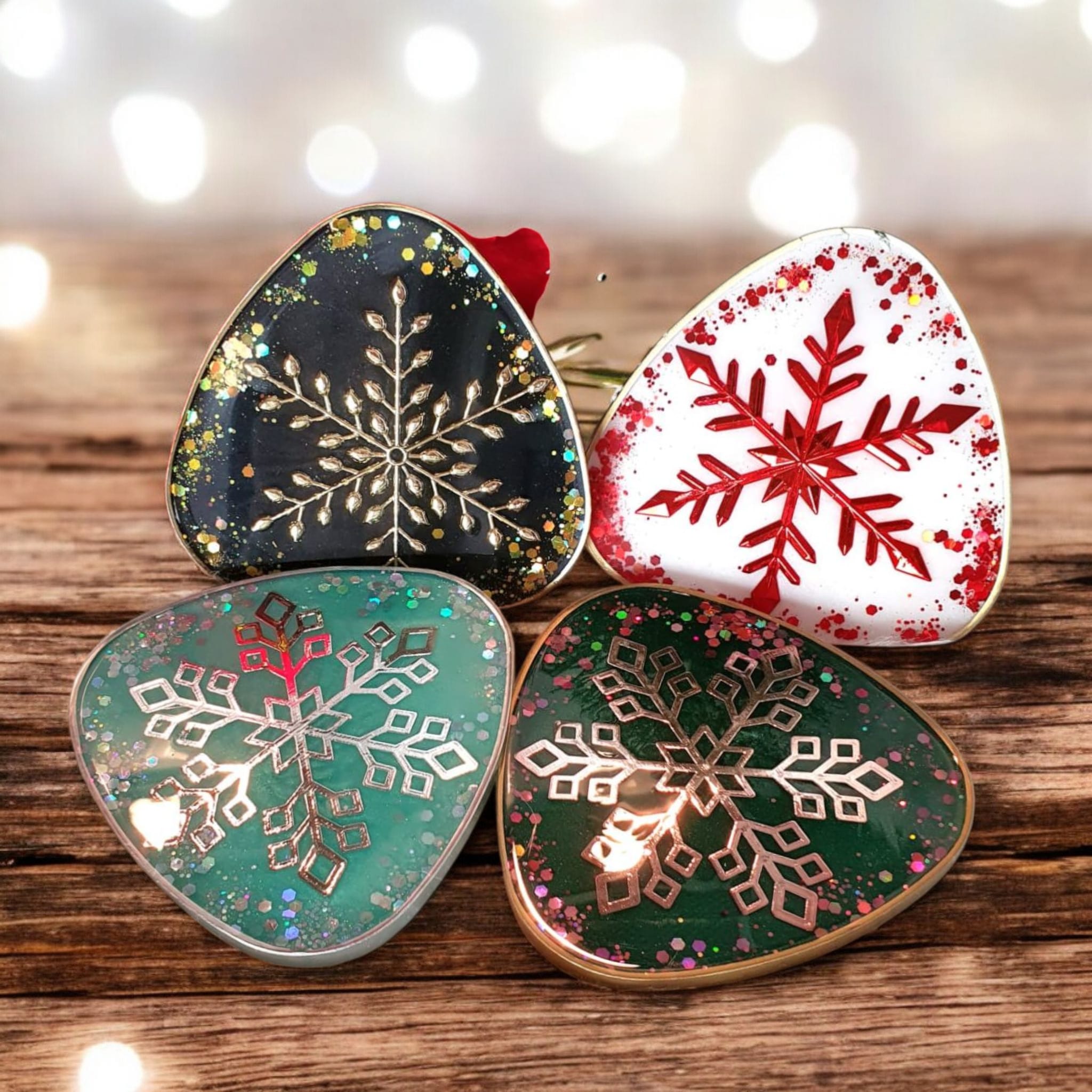 Christmas Resin Coaster Set – 4 Snowflake Designs, Heatproof Handmade Gift, Festive Home Decor