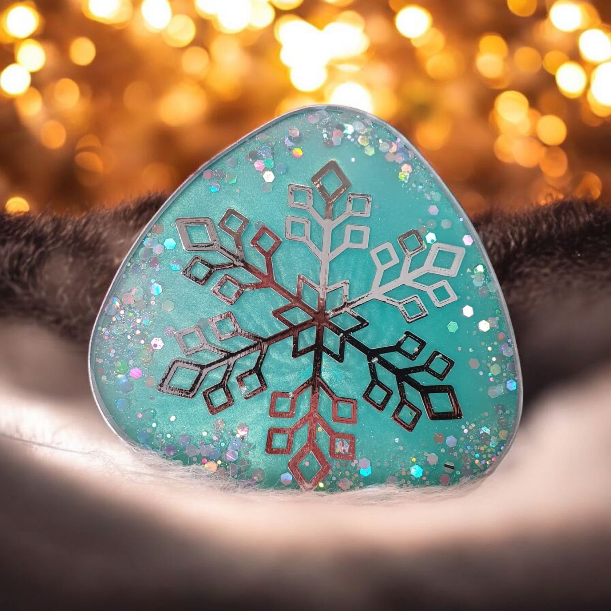 Christmas Resin Coaster Set – 4 Snowflake Designs, Heatproof Handmade Gift, Festive Home Decor