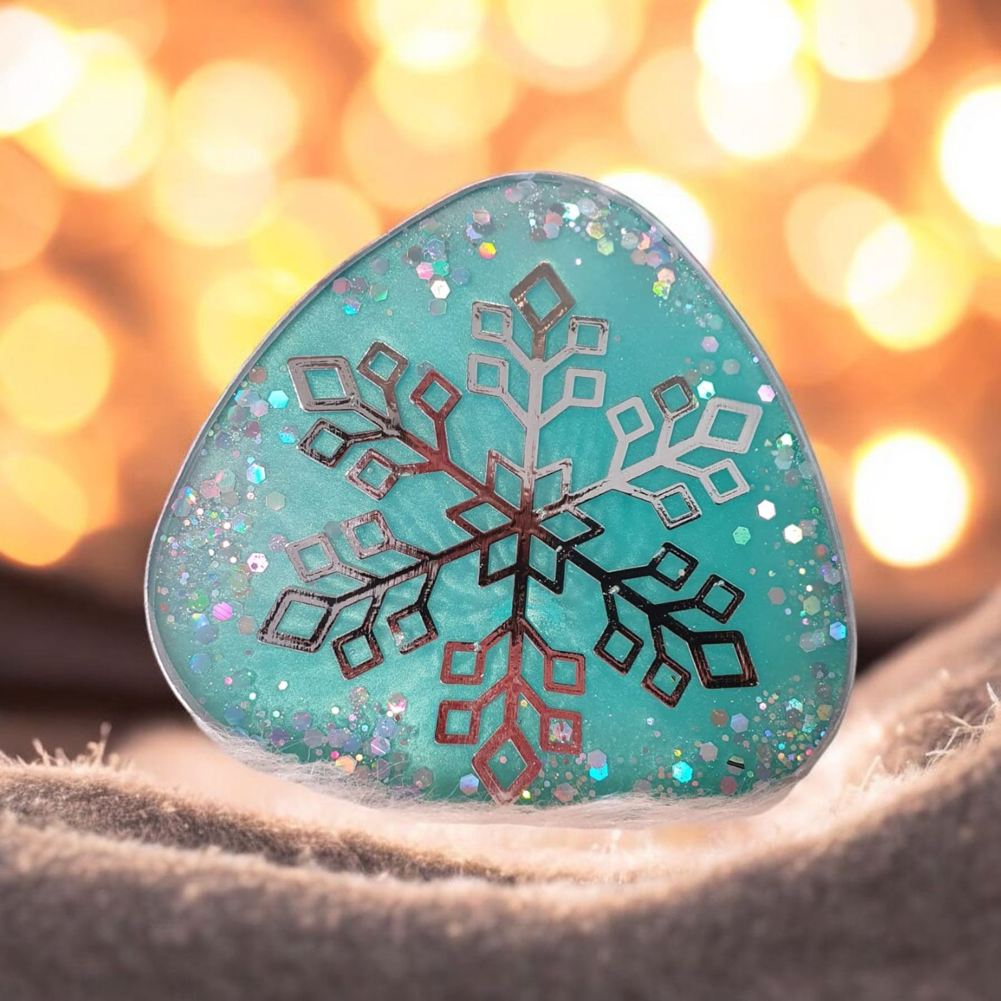 Christmas Resin Coaster Set – 4 Snowflake Designs, Heatproof Handmade Gift, Festive Home Decor